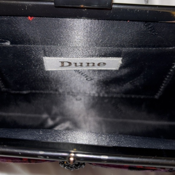 DUNE BRAND RED BLACK FLORAL SATIN CLITCH WITH BLING ADORNMENT SNAP CLOSURE - Picture 9 of 12